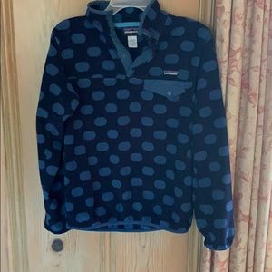 Blue polka dot Patagonia pull over
